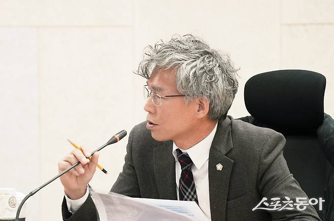 최훈 동구의회 의원은 통합 이후 기초의회 의원 수가 줄어들 가능성이 제기되는 것과 관련해, 이를 두고 명백한 원도심 역차별이라고 비판하고 있다. 사진제공｜인천 동구의회