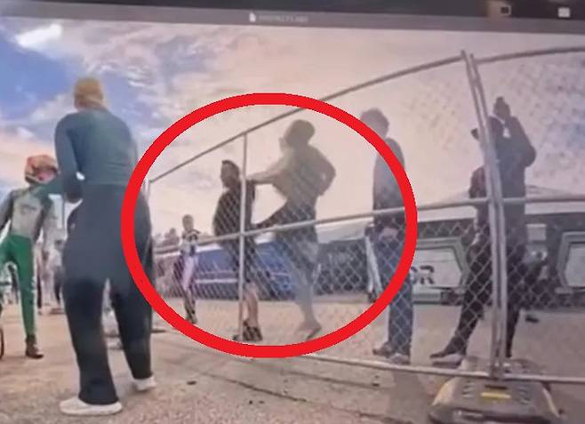 감히 내 아들을 건드려? 일반인 가슴에 '무차별 플라잉킥' 날린 F1 스타, 결국 교도소 '철창행'