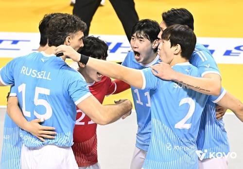 '러셀 27점' 대한항공, KB손보 3-1 제압…4연패 탈출(종합)