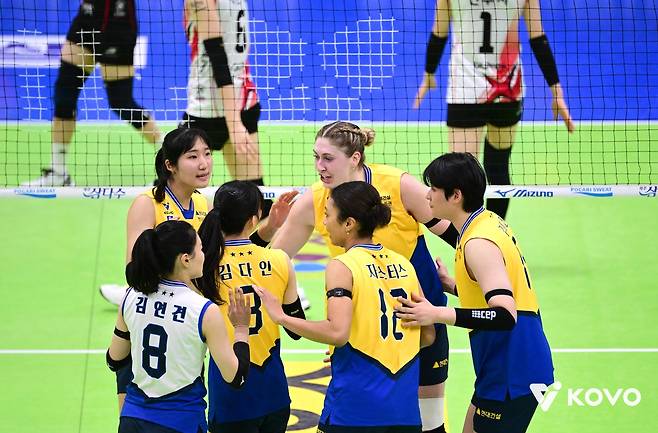 득점 후 기뻐하는 현대건설 선수들 [한국배구연맹 제공. 재판매 및 DB 금지]