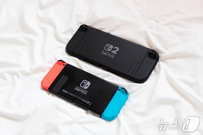 '닌텐도 스위치2'(위)와 '닌텐도 스위치'(아래) 2026.1.17/뉴스1 ⓒ News1 이기범 기자