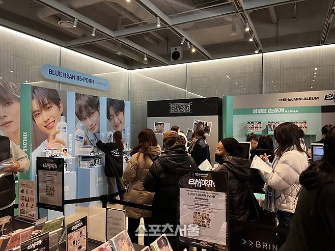 올리브영 N 성수에서 열린 그룹 ‘알파드라이브원’의 데뷔 팝업 현장. 사진ㅣ위수정 기자 wsj0114@sportsseoul.com