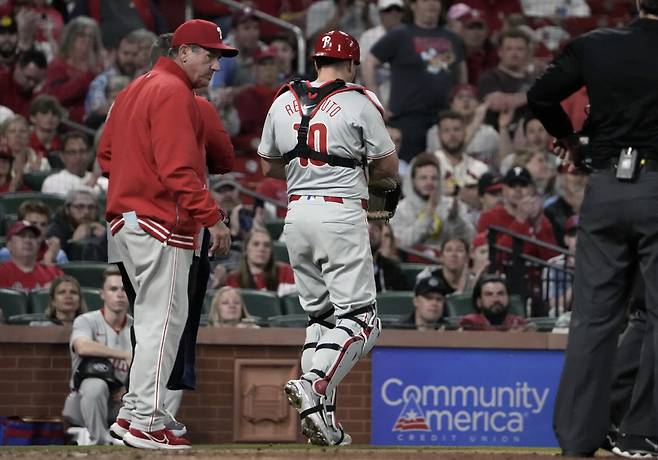 JT 리얼무토와 롭 톰슨 필라델피아 감독. AP연합뉴스