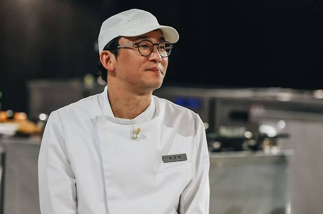 흑백요리사 시즌1에 이어 시즌2에 ‘히든 셰프’로 출연해 우승 소감으로 ‘전국의 요리하는 셰프’와 마음을 나눈 최강록 셰프. 넷플릭스 제공