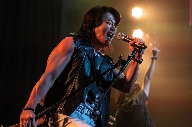 영화 '하트맨'의 주인공 승민(권상우)은 인기 록밴드 보컬 출신으로, 혼자 딸을 키우는 돌싱남이다. 사진 롯데엔터테인먼트