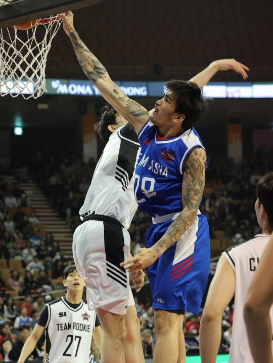 수비 뚫고. 사진[연합뉴스]