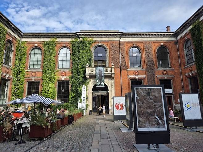 뉘하운에 숨어 있는 샬로텐보리 미술관. ©김슬기