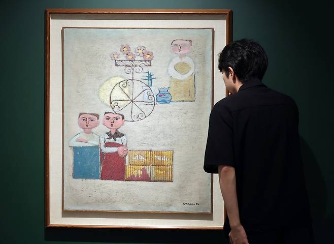 서울 강남구 케이옥션에 전시된 김환기의 대표작 ‘봄’./사진 = 뉴스1