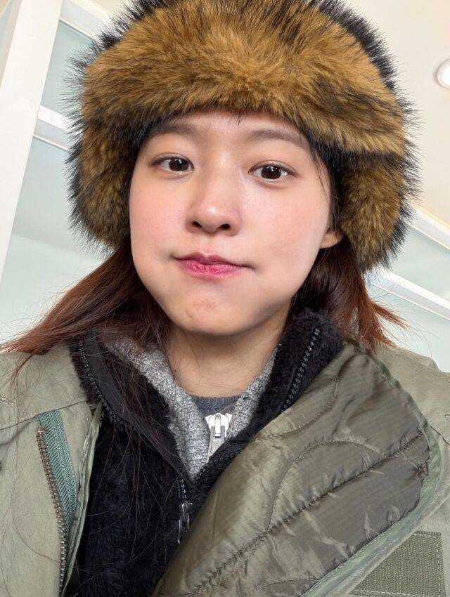 설현이 가족과 함께한 겨울 나들이 일상을 공개했다. / 설현 인스타그램