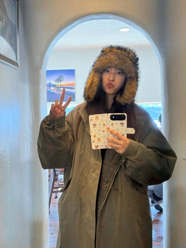 설현이 가족과 함께한 겨울 나들이 일상을 공개했다. / 설현 인스타그램