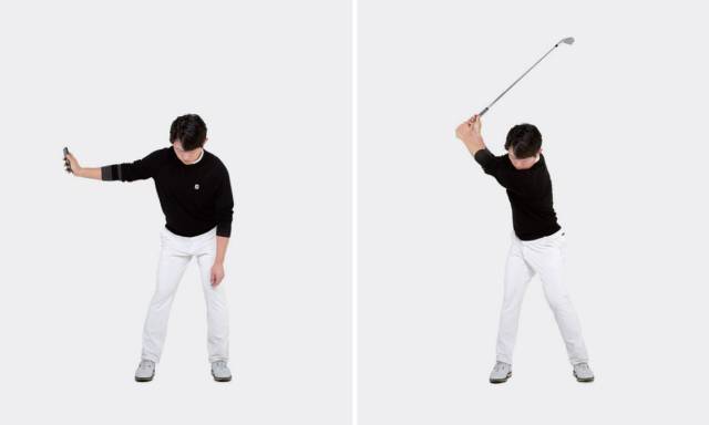 백스윙 톱 준비 자세에선 휴대폰 화면이 벽을 향한다.