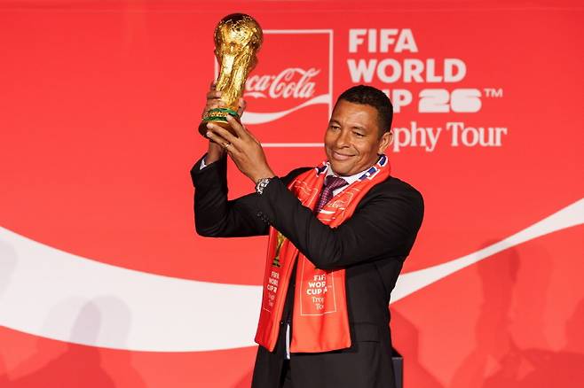 한국-브라질, 월드컵 결승에서 만나길 FIFA 레전드의 깜짝 응원 [용산 현장]