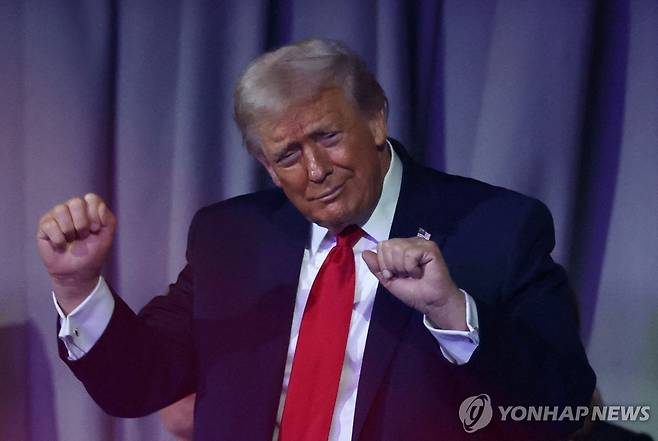 지난달 월드컵 조추첨 행사에서 춤추는 도널드 트럼프 미국 대통령 [로이터 연합뉴스 자료사진. 재판매 및 DB 금지]