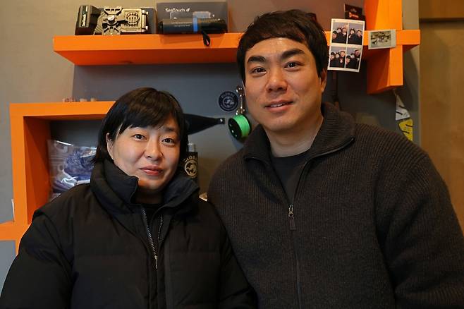 연합뉴스와 인터뷰하는 김경수(사진 오른쪽)·김수은(왼쪽)씨 [촬영 홍현기]