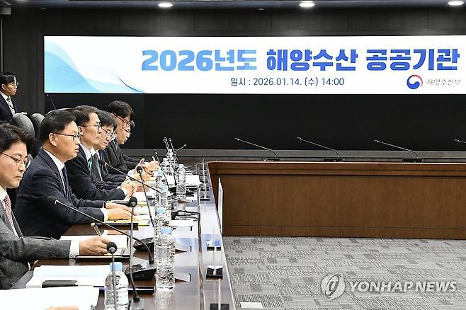 2026년도 해양수산부 산하 공공기관 업무보고 (서울=연합뉴스) 김성범 해양수산부 장관 직무대행이 14일 해양수산부 본관 대회의실에서 열린 '해양수산부 산하 공공기관 업무보고'에서 발언하고 있다. 2026.1.14 [해양수산부 제공. 재판매 및 DB 금지] photo@yna.co.kr