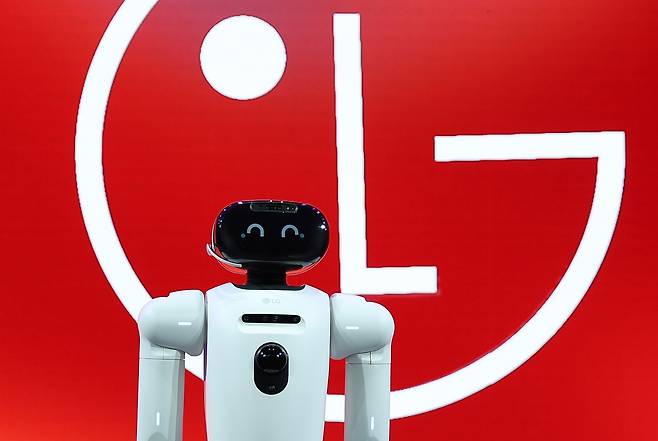 눈웃음 보이는 클로이드