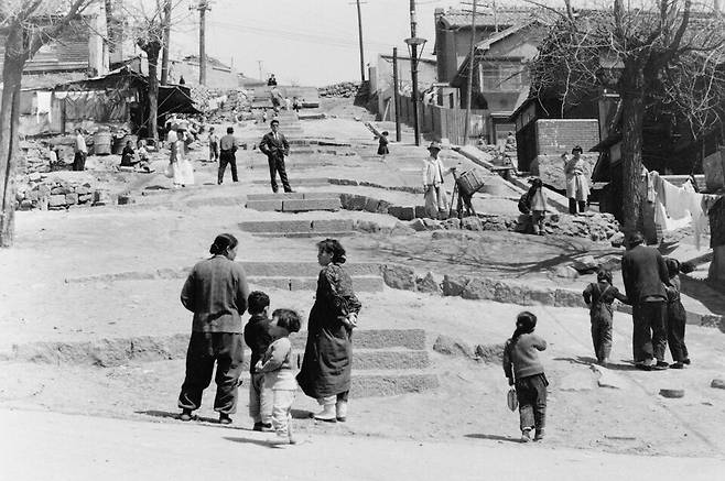 ▲&nbsp;성낙인 作 '청일조계지 경계 계단'./제공=인천중구문화재단&nbsp;
