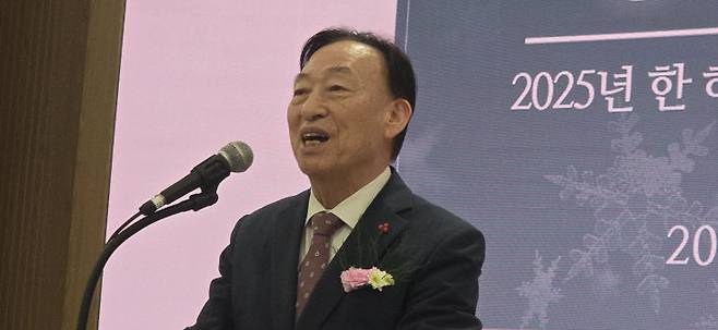 설동호 대전시 교육감이 축사하고 있다.