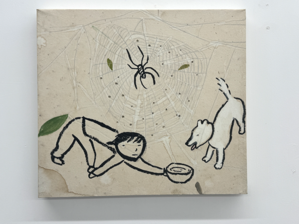 2월 14일까지 창원 '프로젝트 아이'에서 열리는 장두루 작가의 다섯 번째 개인전 중 '거미집 수구리'. 지난해 12월 무지개 다리를 건넌 백구에게 물 한 그릇 주는 장면이 담겼다./이서후 기자