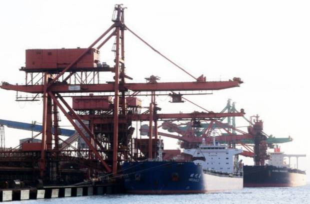 지난해 국내 기업들이 정부에 반덤핑 조사 등 무역구제를 신청한 건수가 13건으로 역대 최다를 기록한 것으로 집계됐다. 사진은 부산항에 정박중인 무역선. 사진=부산항만공사 제공