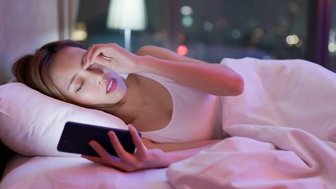 과도한&nbsp;조명,&nbsp;영상&nbsp;시청은&nbsp;숙면을&nbsp;방해한다｜출처:&nbsp;클립아트코리아