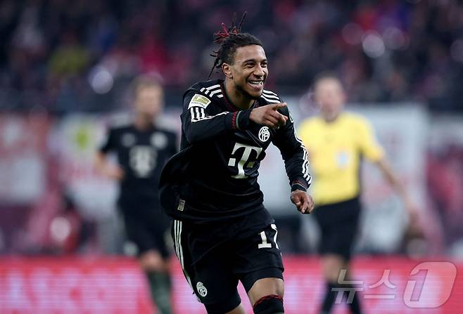 '올리세 도움 해트트릭' 뮌헨, 라이프치히 5-1 대파…김민재 교체 출전
