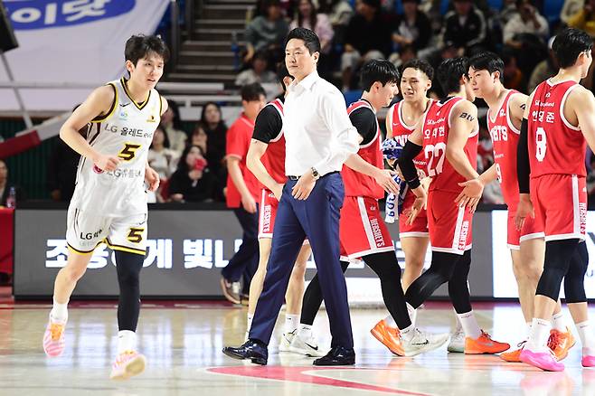 서울 SK 전희철 감독. 사진 | KBL