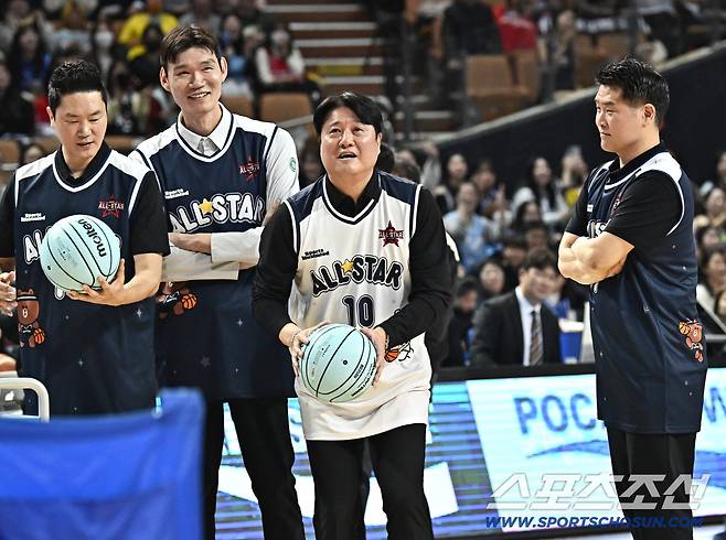 18일 잠실실내체육관에서 열린 프로농구 올스타전. 3점슛 콘테스트 참가한 문경은 감독. 잠실=송정헌 기자songs@sportschosun.com/2026.01.18/