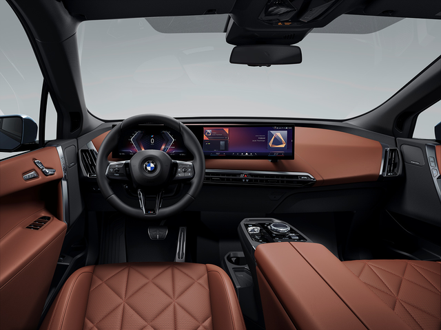 BMW iX의 실내. 곳곳에 적용된 크리스탈 소재가 럭셔리한 감각을 더했다. BMW 제공