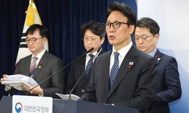 김민석 국무총리가 16일 서울 종로구 정부서울청사에서 행정통합 인센티브와 관련해 브리핑을 하고 있다. 연합뉴스