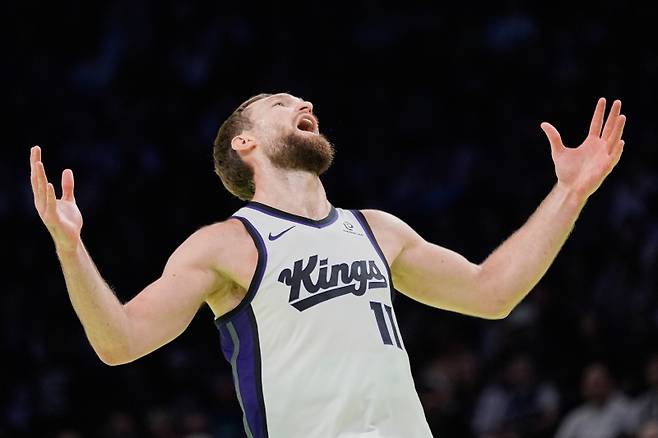 <yonhap photo-2710="">무릎 부상에서 회복해 부상 복귀전을 치른 도만타스 사보니스. [AP=연합뉴스]</yonhap>