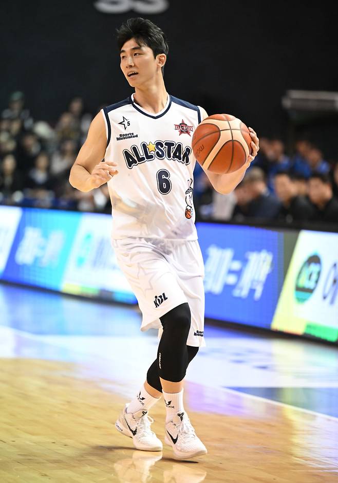 18일 서울 잠실실내체육관에서 열린 2025~26 LG전자 프로농구 올스타전. 팀 코니 박지훈(정관장)이 공격을 시도하고 있다. 사진=KBL