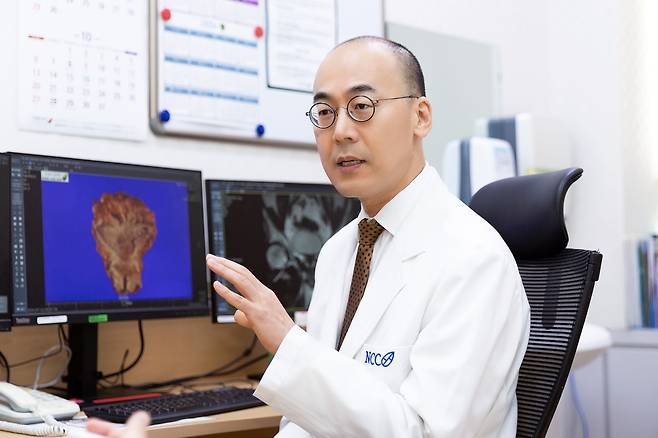 서호경 국립암센터 비뇨기암센터 교수가 방광암 증상과 치료법에 대해 설명하고 있다. 사진 국립암센터