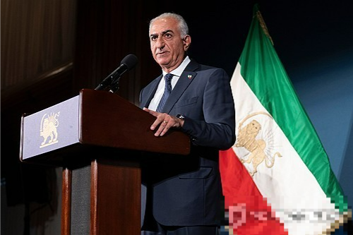 ▲미국 워싱턴DC에서 기자회견을 하는 팔레비 전 왕세자.[연합뉴스]