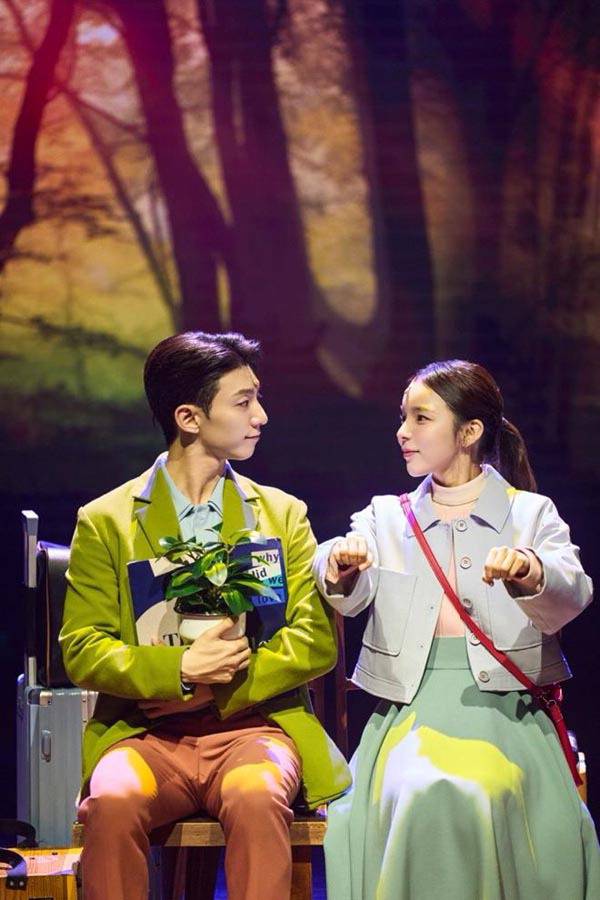 ‘어쩌면 해피 엔딩’ 공연 모습.  부산문화회관 제공