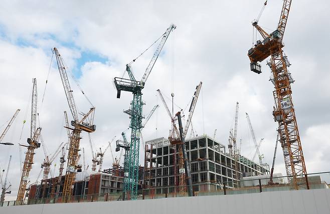 Construction is underway at a site in Yongin, Gyeonggi for a semiconductor cluster on Jan. 9. [NEWS1]