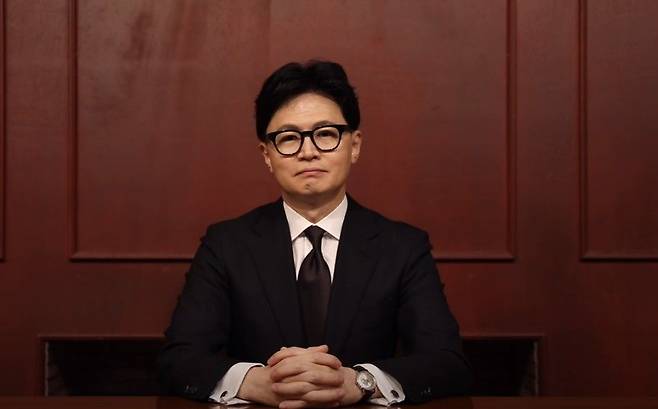 Former People Power Party leader Han Dong-hoon speaks in a 2:05 video posted on Facebook on Jan. 18 regarding the party’s move to expel him. [SCREEN CAPTURE]