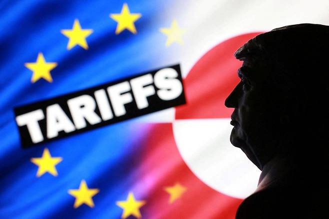 유럽연합(EU)과 도널드 트럼프 미국 대통령 옆 모습을 합성한 이미지. 연합뉴스