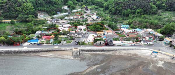 인천 옹진군 덕적도 북리 곳곳에 사람이 살지 않는 빈집과 빈 상가들이 방치 중이다. 경기일보DB