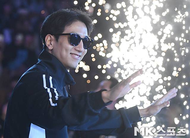 허훈이 팬들의 큰 함성을 받으며 등장하고 있다. 사진=천정환 기자