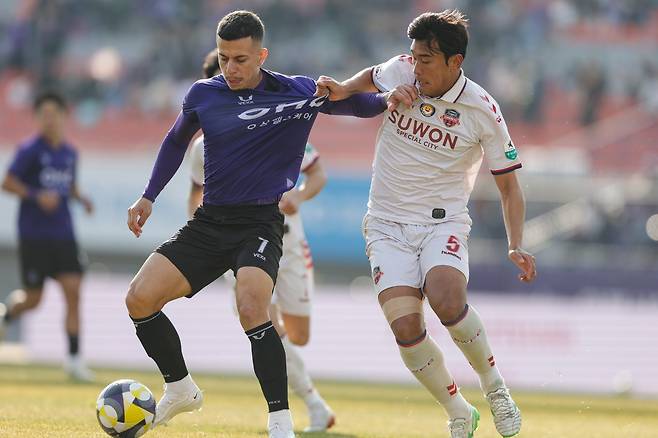 안양은 비시즌 모따와 야고가 팀을 떠났지만 올해 마테우스(왼쪽)를 중심으로 팀을 재편해 2년 연속 K리그1 잔류에 도전한다. 사진제공│한국프로축구연맹