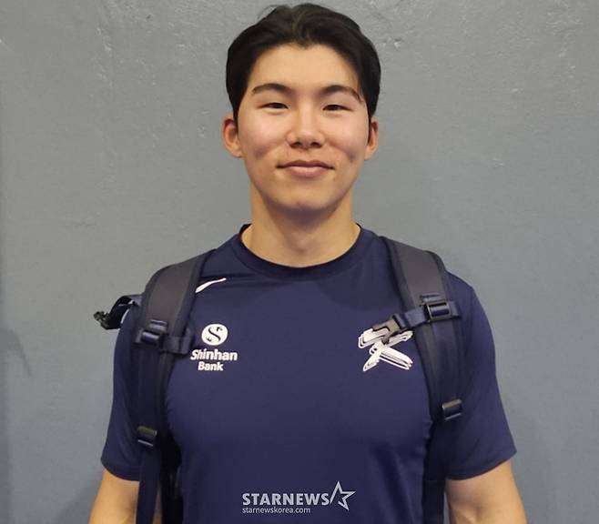 김혜성이 사이판 1차 캠프에서 훈련을 마치고 취재진과 인터뷰를 하고 있다. /사진=안호근 기자