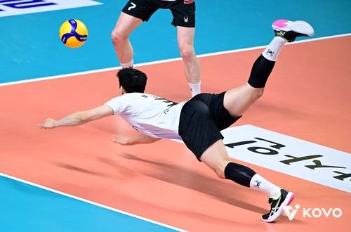 몸을 날려 공을 받아낸 황승빈 [한국배구연맹 제공. 재판매 및 DB 금지]