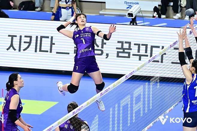 김다은의 타점 높은 스파이크 [한국배구연맹 제공. 재판매 및 DB 금지]