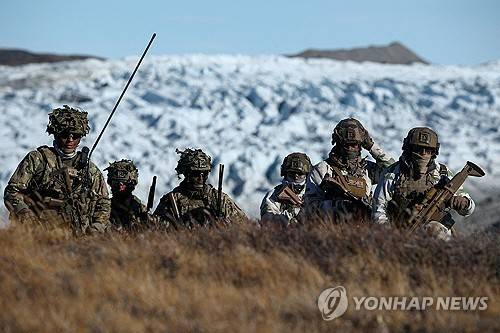 지난해 9월&nbsp;그린란드에서 군사훈련하는 덴마크군인들 [사진=연합뉴스]