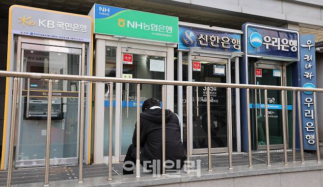 사진은 이날 서울 시내에 설치된 시중은행 ATM 기기 모습. 자료사진=뉴스1