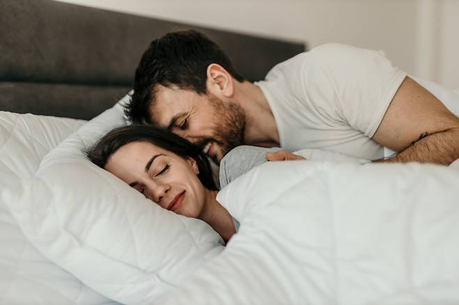 성관계 중 인체 변화는 규칙적인 성생활이 심혈관, 면역, 정신건강 전반에 실질적인 의학적 이점을 제공한다는 과학적 근거와 맞물린다. 사진=게티이미지뱅크