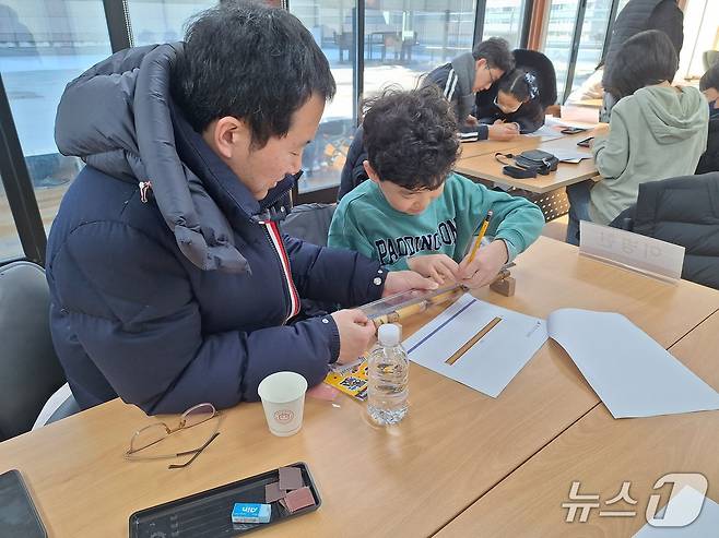 국악기 제작 아카데미 자료사진 (제공 국립국악원)