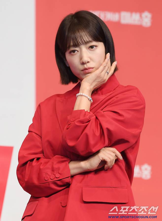 tvN 토일드라마 '언더커버 미쓰홍' 제작발표회가 12일 오후 서울 구로구 더링크호텔에서 열렸다. 배우 박신혜가 포즈 취하고 있다. 정재근 기자 cjg@sportschosun.com/2026.1.12/