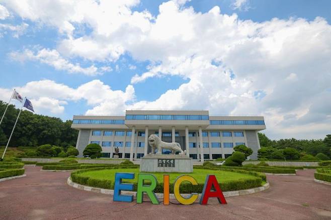 안산시와 함께 '영재교육센터'를 운영하는 한양대학교 ERICA 전경. 시와 한양대 ERICA는 올해 영재교육센터 참가 대상자를 초등학교 5~6학년생에서 중학교 1학년생까지 확대한다. 안산시 제공